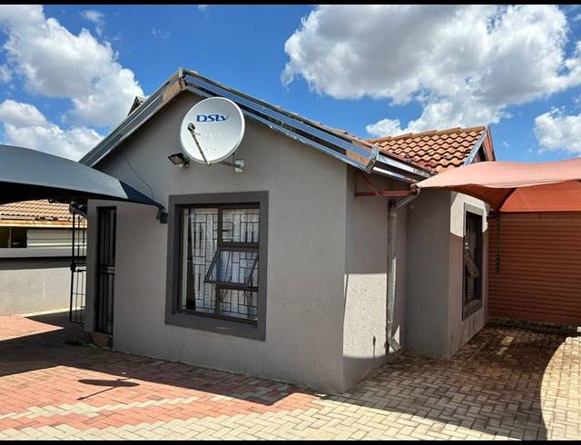3 BEDROOM HOUSE FOR SALE IN SOSHANGUVE EAST